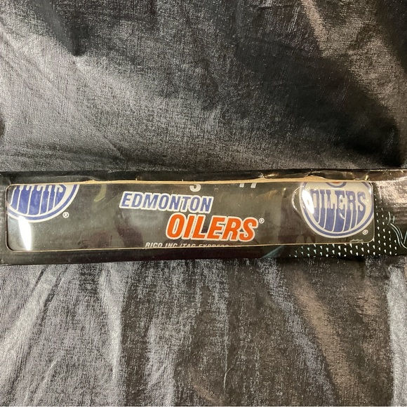 Vintage Edmonton Oilers Magnetic DART BOARD Wall Hanging Art NHL Rare New in
Box - Picture 6 of 7